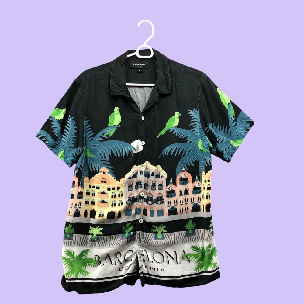 PacSun Barcelona Spain Parrots Tropical Camp Shirt Mens Medium Resort Vacation